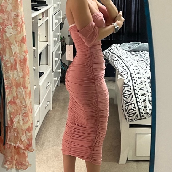 Club L London Ruched MIDI Dress - Picture 4 of 4